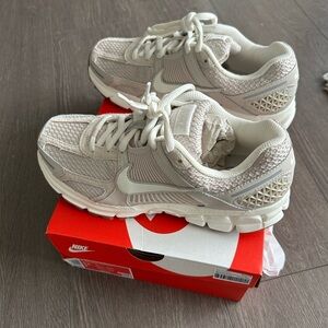 SOLD /Nike Zoom Vomero - Brand New
